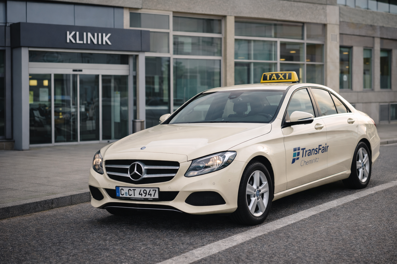 Taxi vor Klinik